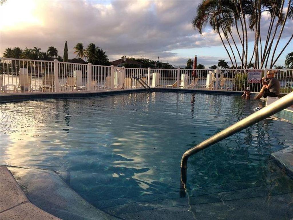 Aloha Escape Pompano Beach Apartment Exterior photo